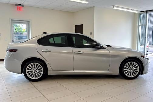 Moonlight Gray Metallic 2024 Alfa Romeo Giulia AWD