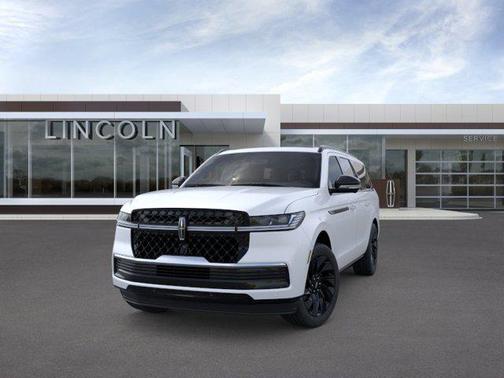 Pristine White Metallic Tri-Coat 2026 Lincoln Navigator Reserve
