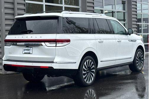 Pristine White Metallic Tri-Coat 2024 Lincoln Navigator Black Label
