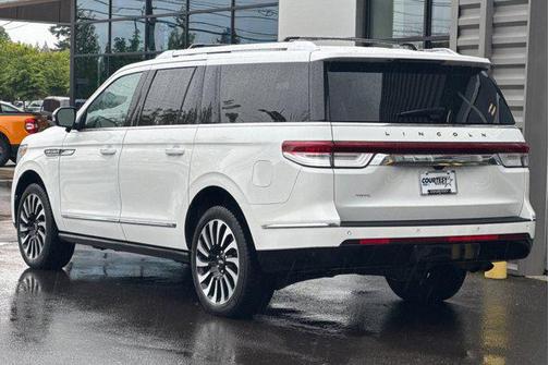 Pristine White Metallic Tri-Coat 2024 Lincoln Navigator Black Label