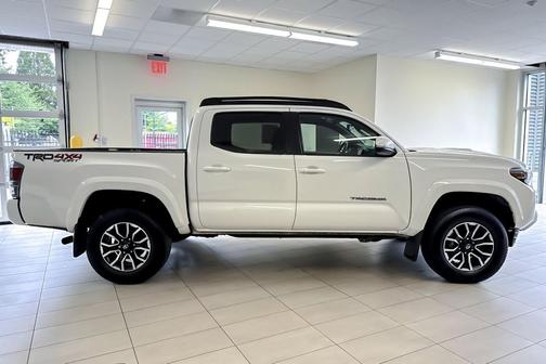 White 2022 Toyota Tacoma TRD Sport