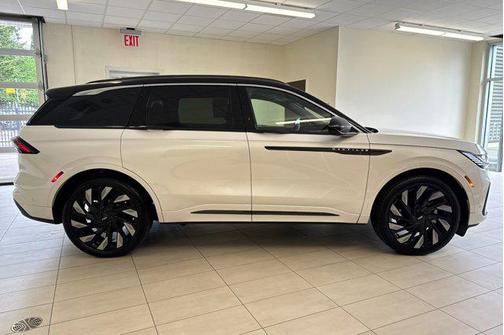 White Platinum Metallic Tri-Coat 2024 Lincoln Nautilus Black Label