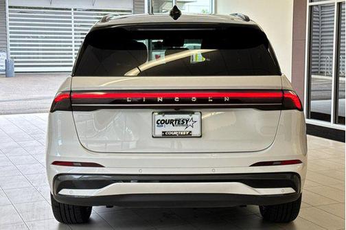 White Platinum Metallic Tri-Coat 2024 Lincoln Nautilus Black Label