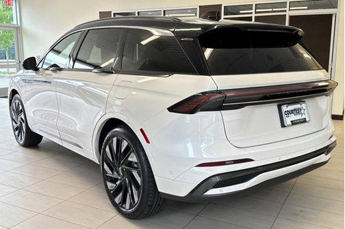 White Platinum Metallic Tri-Coat 2024 Lincoln Nautilus Black Label