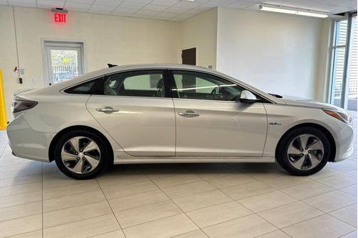 2017 Hyundai SONATA Hybrid Limited
