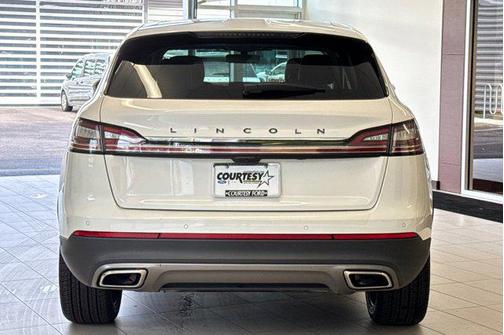 2022 Lincoln Nautilus Black Label