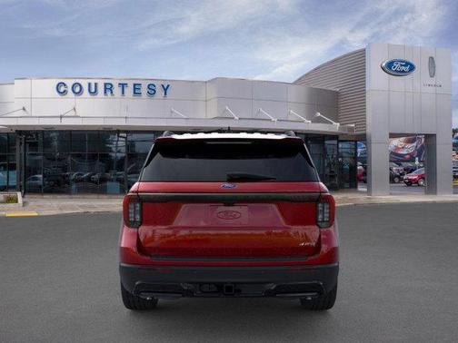2025 Ford Explorer ST-Line