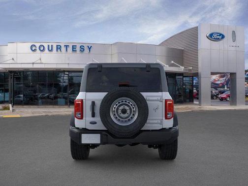 2025 Ford Bronco Base 4 Door 4x4