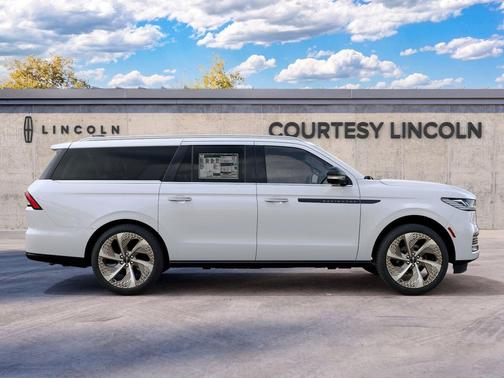 Pristine White Metallic 3C 2027 Lincoln Navigator Black Label