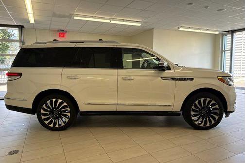 Pristine White Metallic Tri-Coat 2022 Lincoln Navigator Black Label
