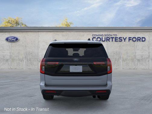 Glacier Gray Metallic Tri-Coat 2026 Ford Expedition Tremor