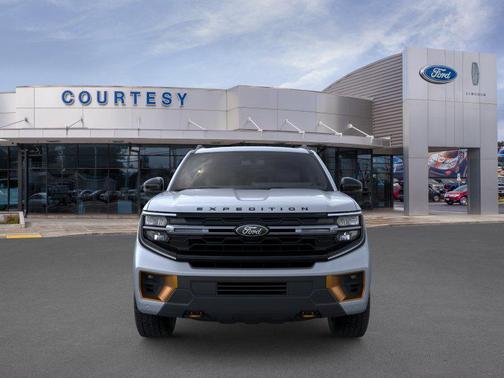 Glacier Gray Metallic Tri-Coat 2026 Ford Expedition Tremor