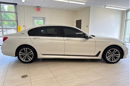 2017 BMW 740e xDrive iPerformance