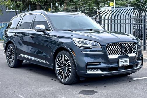 Flight Blue Metallic Clearcoat 2022 Lincoln Aviator Black Label AWD