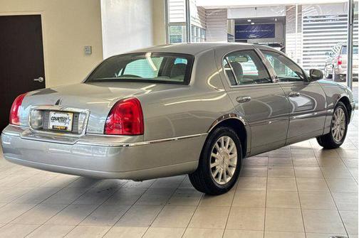 2006 Lincoln Town Car Signature