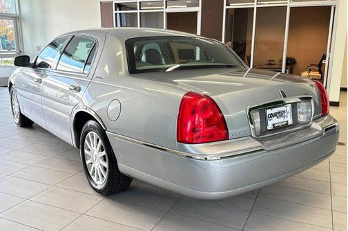 2006 Lincoln Town Car Signature