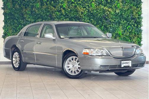 2006 Lincoln Town Car Signature