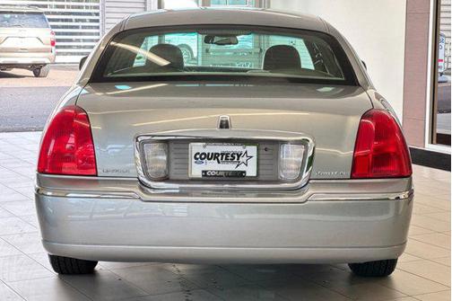 2006 Lincoln Town Car Signature