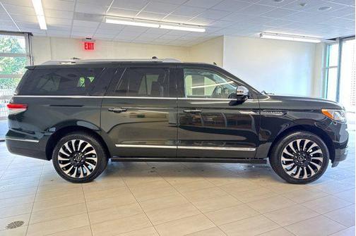 2022 Lincoln Navigator Black Label