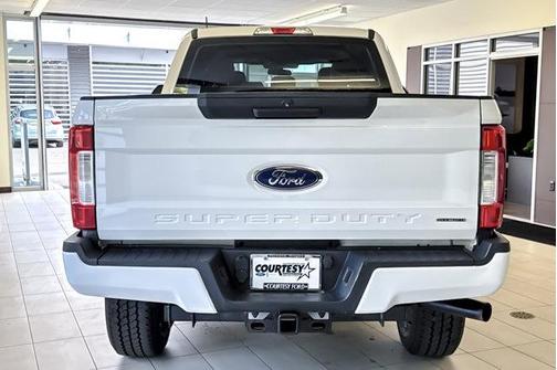 Oxford White 2018 Ford F-250 XL