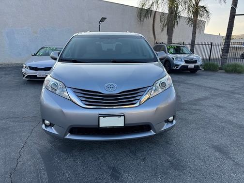 Silver 2017 Toyota Sienna XLE Premium