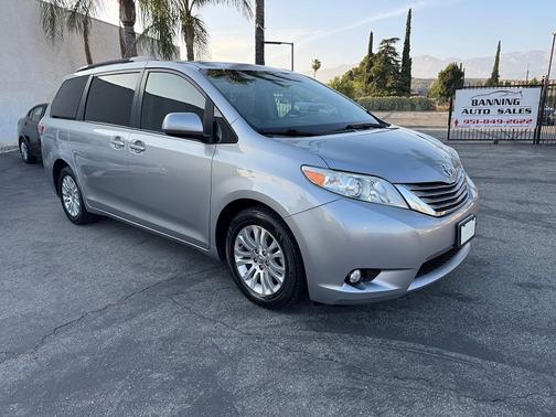 Silver 2017 Toyota Sienna XLE Premium