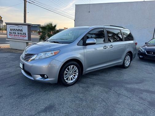 Silver 2017 Toyota Sienna XLE Premium