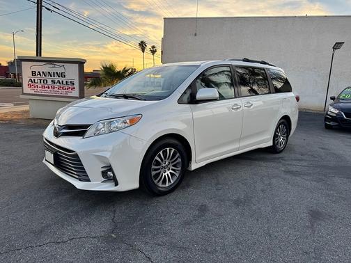 2018 Toyota Sienna XLE