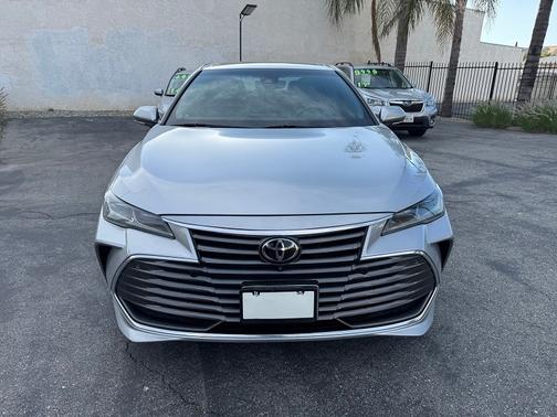 Silver 2019 Toyota Avalon Limited