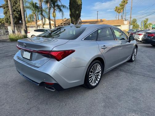 Silver 2019 Toyota Avalon Limited