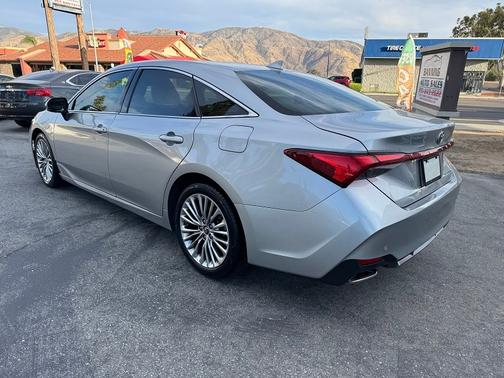 Silver 2019 Toyota Avalon Limited