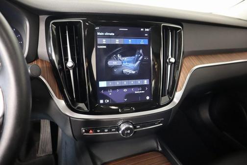 2023 Volvo S60 B5 Plus Dark Theme