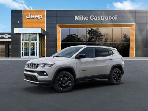 Silver Zynith Metallic Clearcoat 2026 Jeep Compass Latitude
