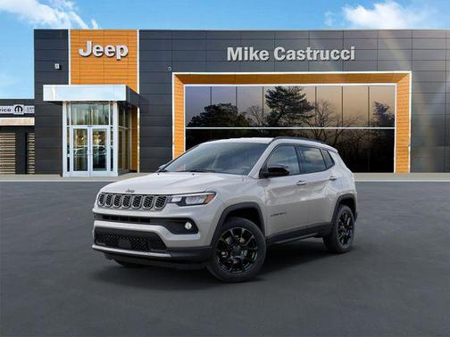 Silver Zynith Metallic Clearcoat 2026 Jeep Compass Latitude