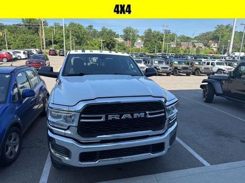 2022 RAM 2500 Tradesman Crew Cab 4x4 6'4' Box