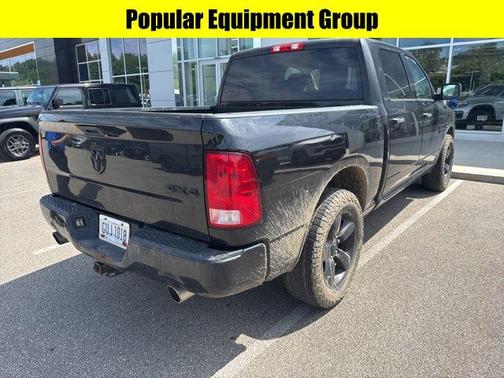 Brilliant Black Crystal Pearlcoat 2017 RAM 1500 Express