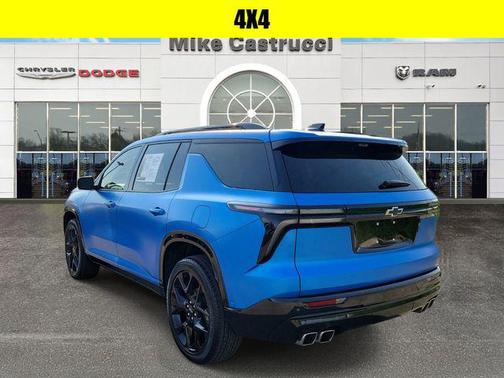 Stardust Metallic 2024 Chevrolet Traverse RS