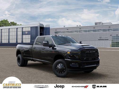 Diamond Black Crystal Pearlcoat 2026 RAM 3500 Laramie Crew Cab 4x4 8' Box