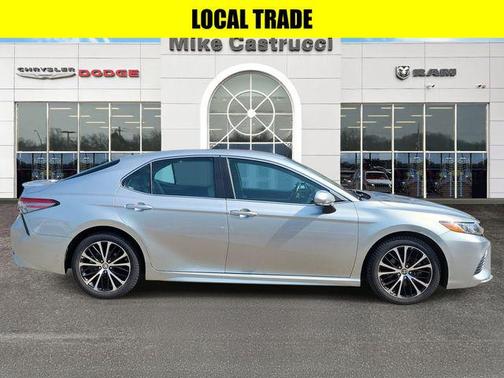 Celestial Silver Metallic 2018 Toyota Camry SE