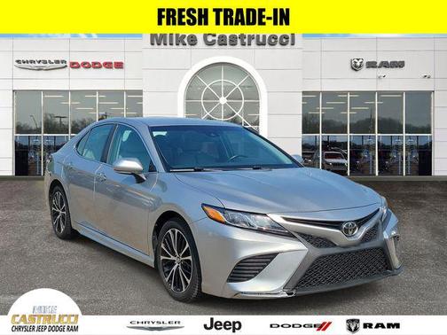 Celestial Silver Metallic 2018 Toyota Camry SE