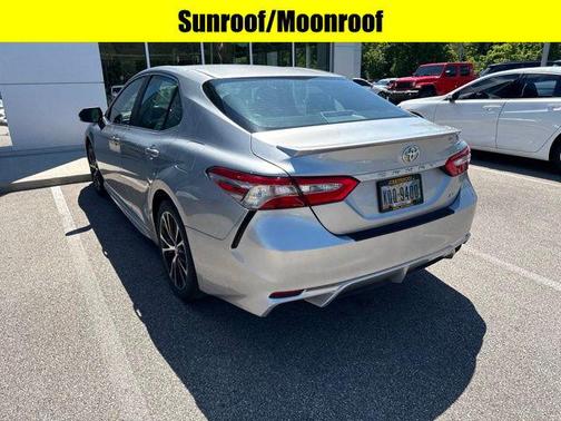 Celestial Silver Metallic 2018 Toyota Camry SE