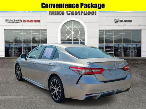 Celestial Silver Metallic 2018 Toyota Camry SE