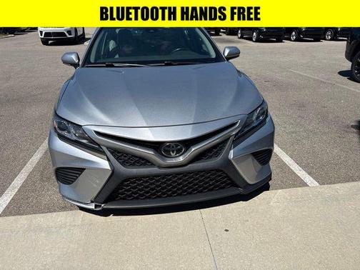 Celestial Silver Metallic 2018 Toyota Camry SE