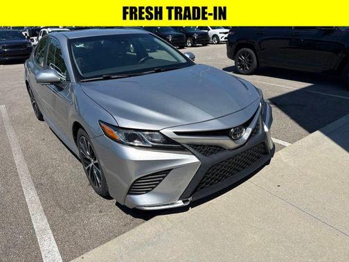 Celestial Silver Metallic 2018 Toyota Camry SE