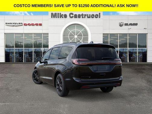 Diamond Black Crystal Pearlcoat 2026 Chrysler Pacifica L