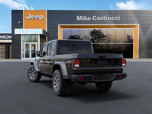 Black Clearcoat 2026 Jeep Gladiator Sahara 4x4