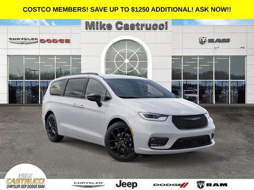 Bright White Clearcoat 2026 Chrysler Pacifica L