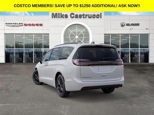 Bright White Clearcoat 2026 Chrysler Pacifica L