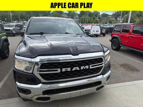 Diamond Black Crystal Pearlcoat 2022 RAM 1500 Big Horn/Lone Star