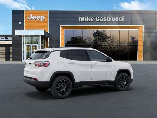 Bright White Clearcoat 2026 Jeep Compass Latitude